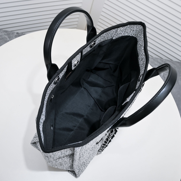 シャネルバッグ着用イメージ